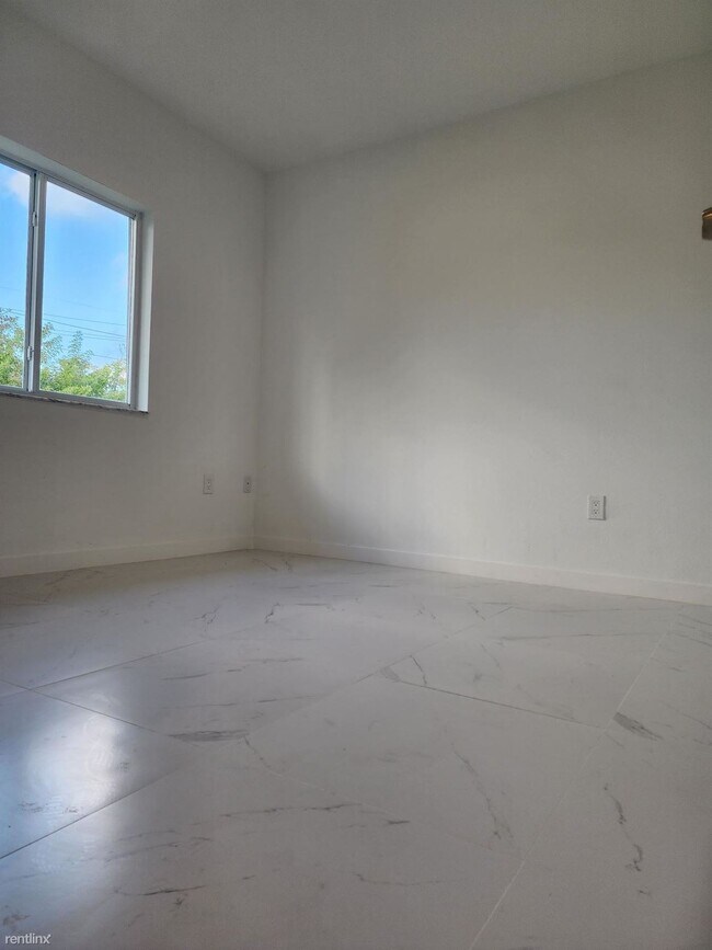 Building Photo - 4 br, 2 bath House - 15727 NW 39th Ct
