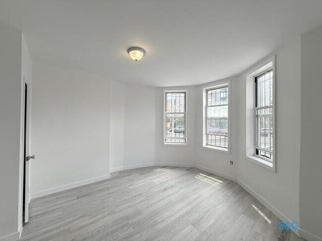 Building Photo - 3 bedroom in BROOKLYN NY 11233
