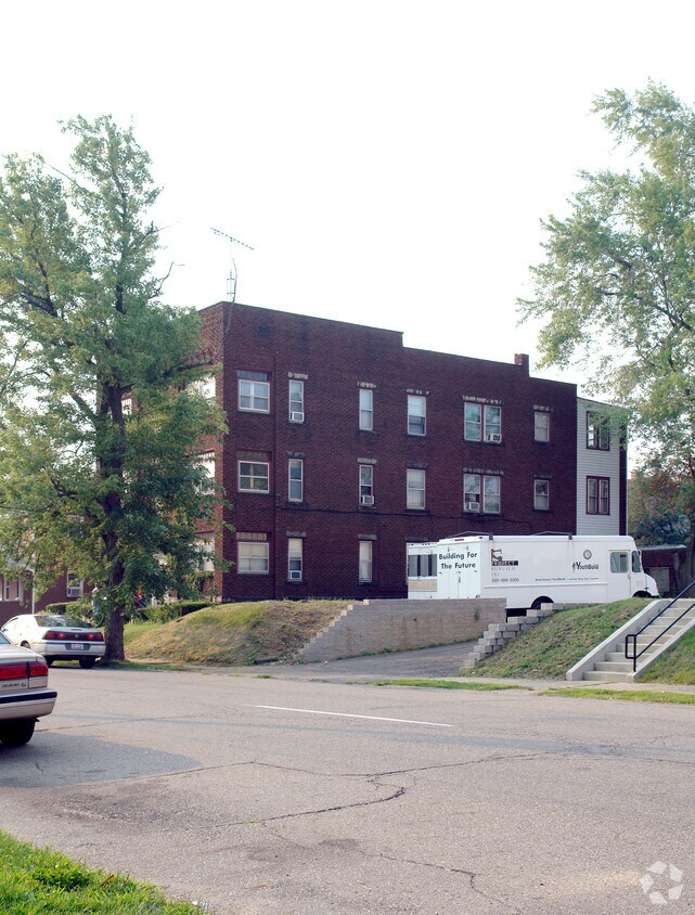 Building Photo - 800 5th St NW