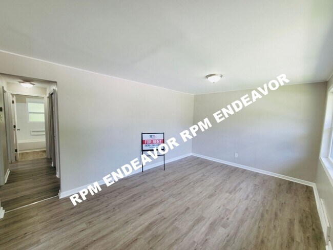 Building Photo - Location! 2/1 Available Now!