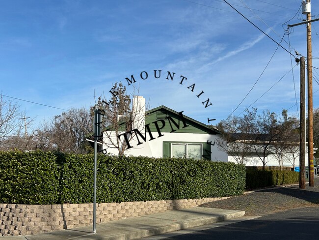 Foto del edificio - 1295 Floral Ave