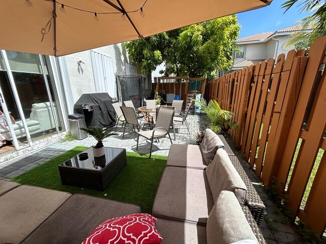 Foto del edificio - 321 SW 87th Path