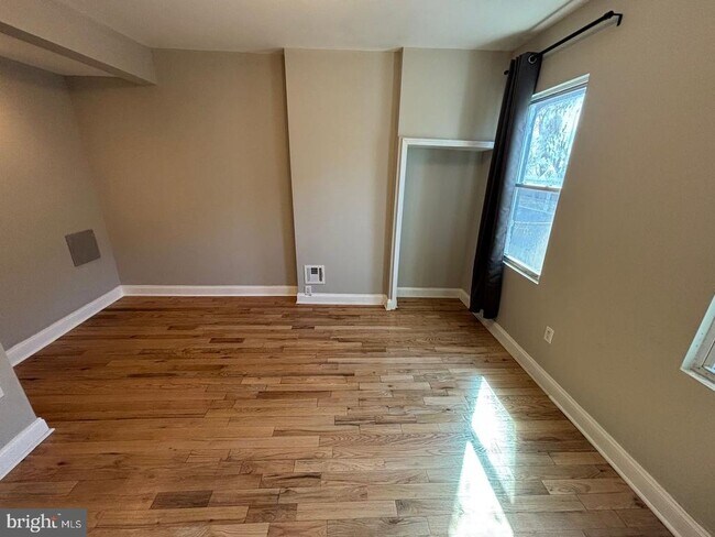 Building Photo - 1213 W William St