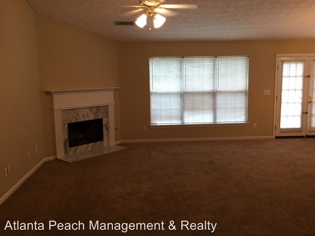 Building Photo - 2501 Hillvale Cir
