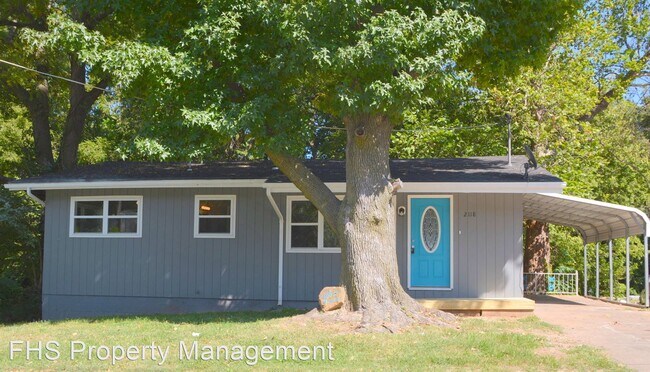 Foto del edificio - 3 br, 1 bath House - 2118 N. Newton Ave