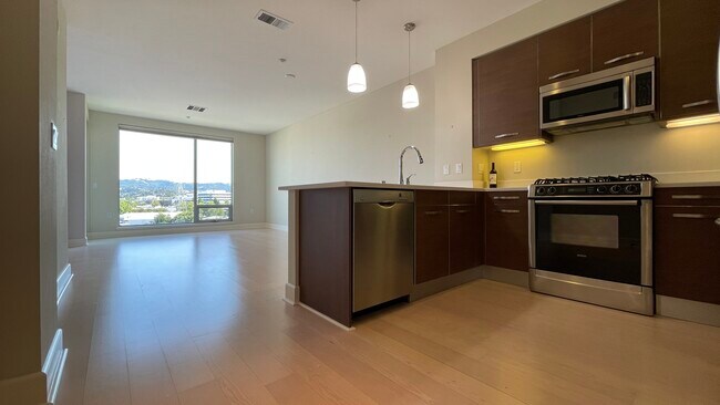 Building Photo - 555 Ygnacio Valley Rd