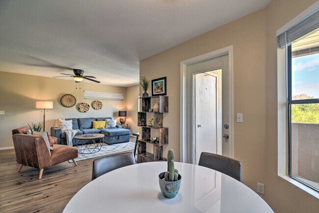 Foto del edificio - 4850 E Desert Cove Ave