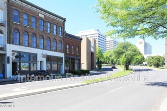 Building Photo - 106 W Summit Hill Dr SW