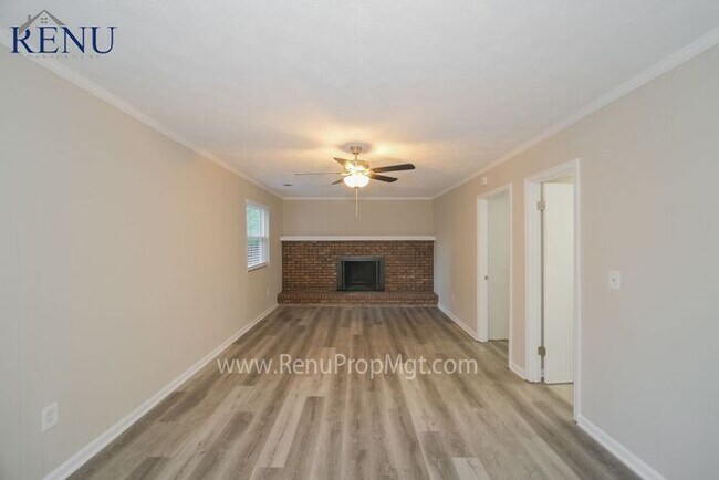 Building Photo - Fall Special: 1/2 off your first month! Av...