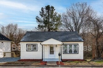 Building Photo - 709 Langford Ave