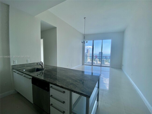 Foto del edificio - 185 SW 7th St