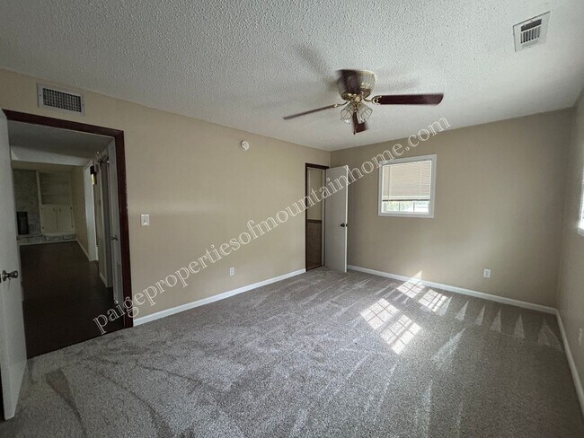Building Photo - Charming 2 Bedroom, 2 Bath Home near Brown's Beach