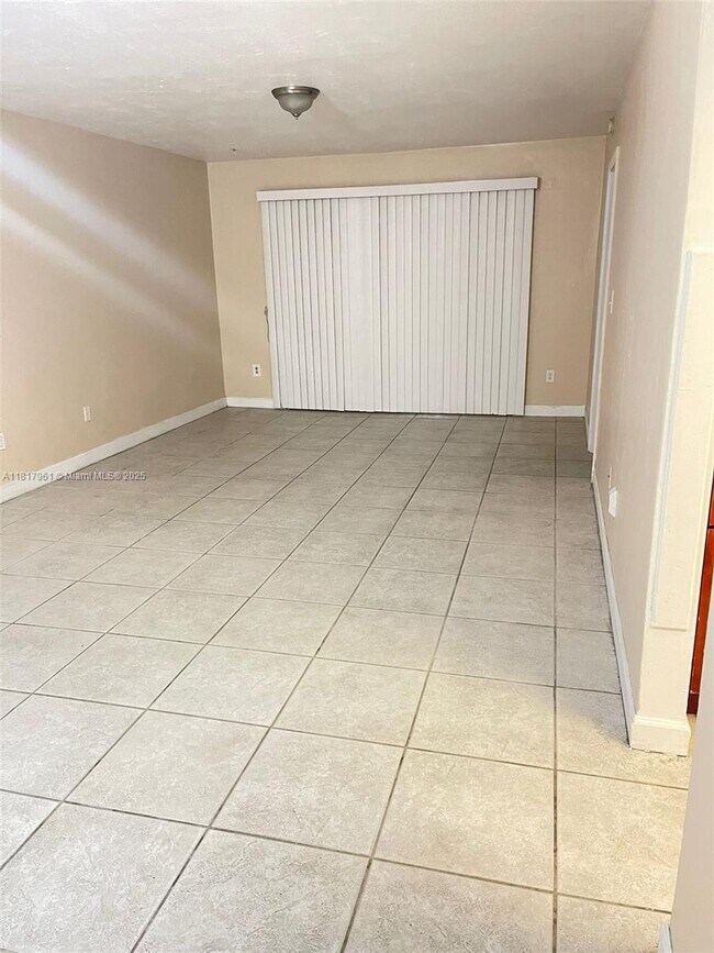 Foto del edificio - 7410 SW 82nd St