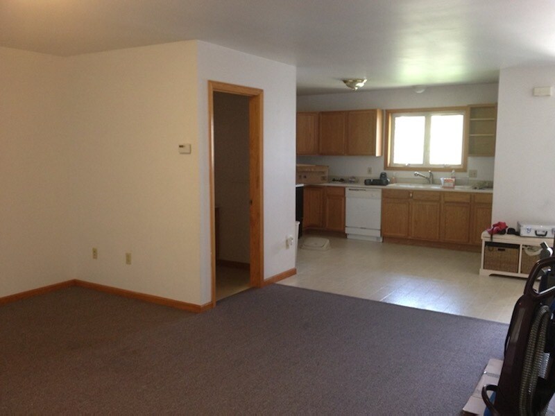 Living Room, Half Bath, Kitchen - 4 Lyon Ln