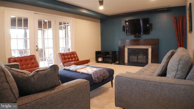 Foto del edificio - 6825 Silassie Ct