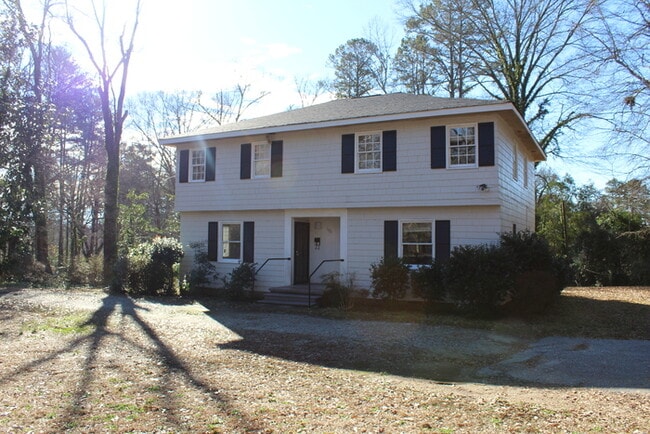 Building Photo - 100 West Park Drive Unit B - 2 Bedroom, 1 ...