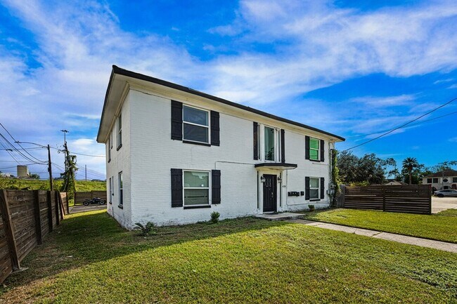 Building Photo - 4301 Chartres St