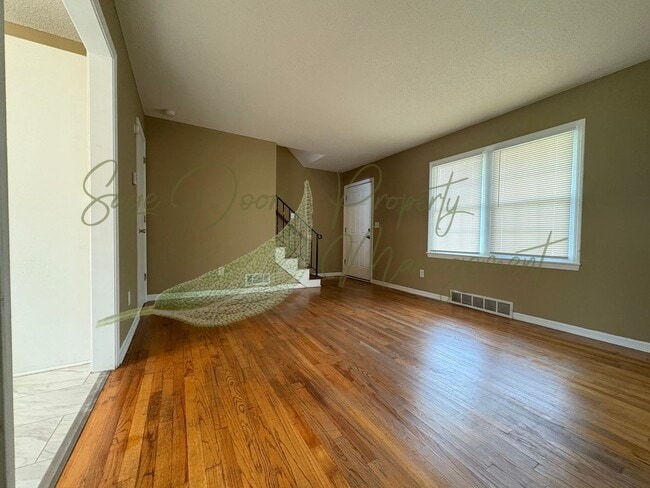 Building Photo - DUPLEX IN INDEPENDENCE!!!