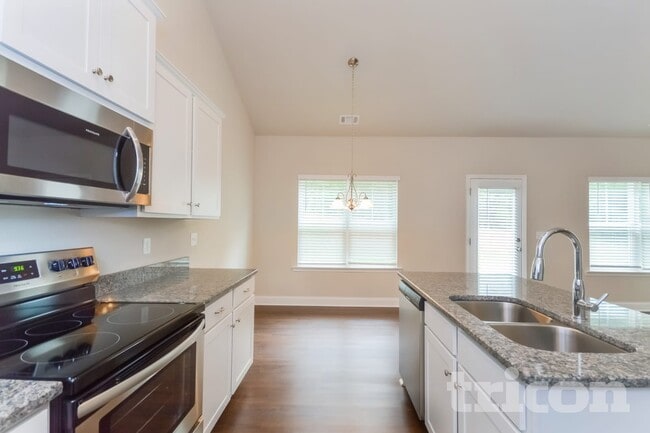 Building Photo - 290 Orchard Ln