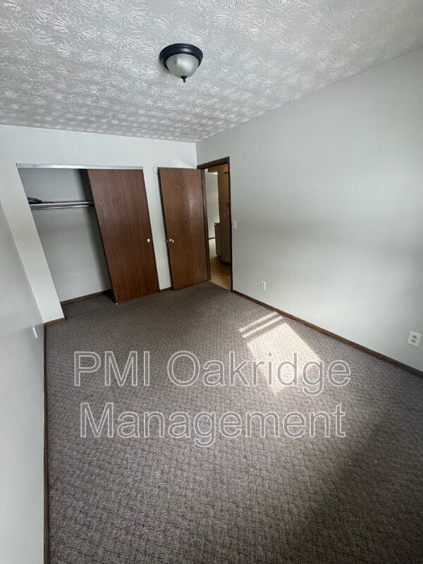 Building Photo - 205 Debbie Dr