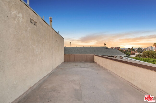 Building Photo - 2637 S Centinela Ave