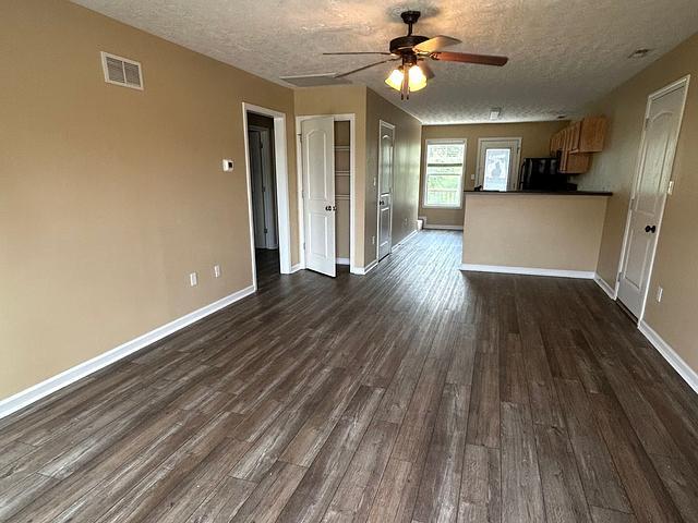 Foto del edificio - 294 Spring Creek Ave