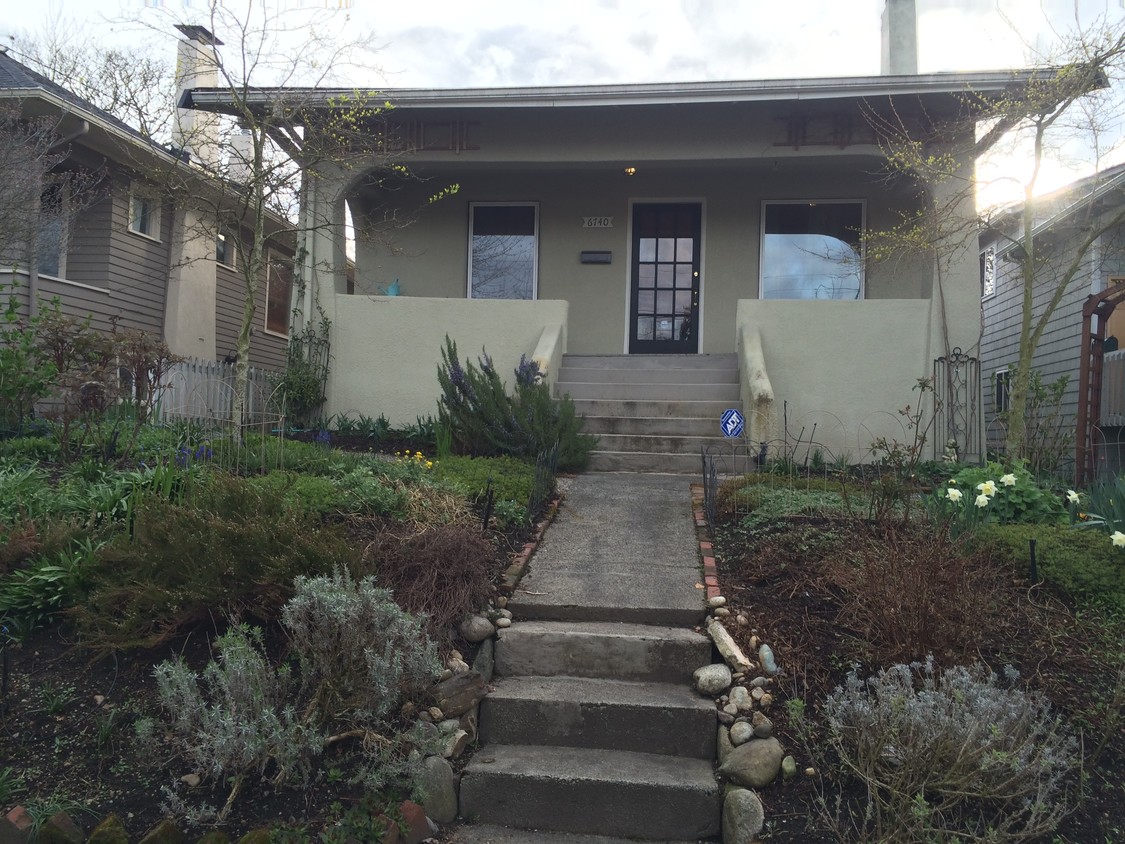 Primary Photo - 6740 11th Ave NW