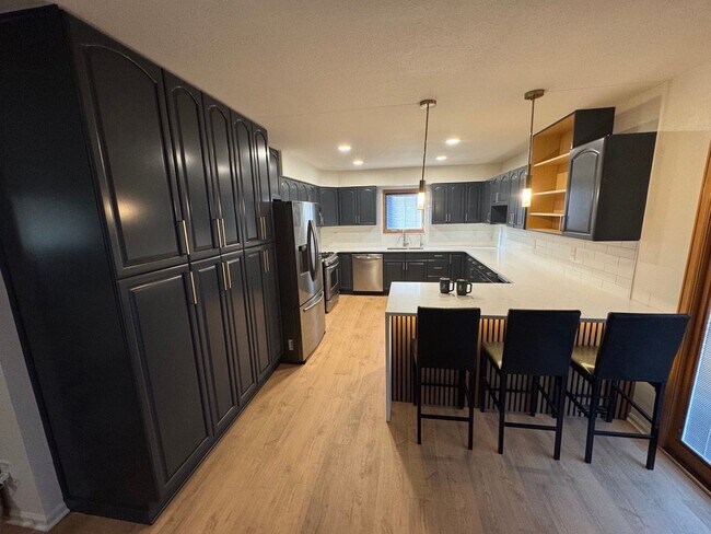 Foto del edificio - 6235 W Floyd Ave