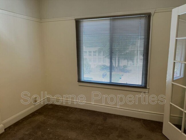 Foto del edificio - 4348 Broadway