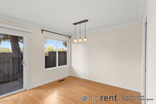 Building Photo - 554 Manet Terrace