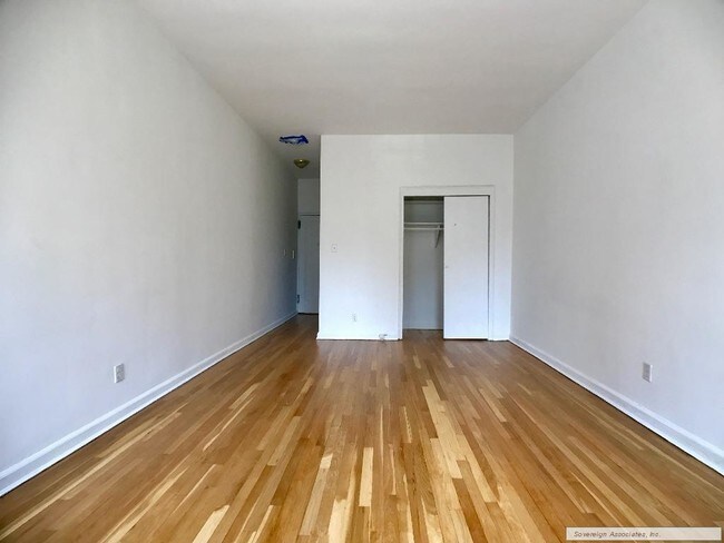 Building Photo - 1681 1st Ave