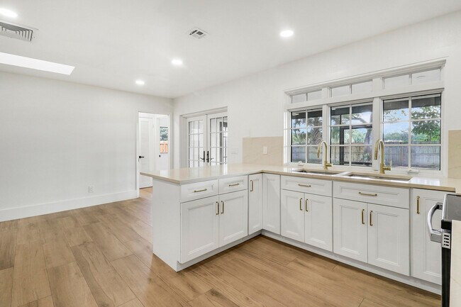 Foto del edificio - 1009 Alamanda Dr