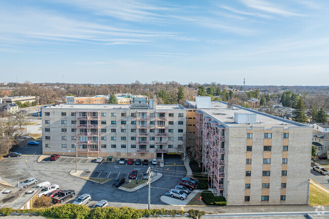 Foto del edificio - 130 Slade Ave