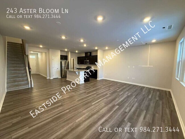 Foto del edificio - 243 Aster Bloom Ln