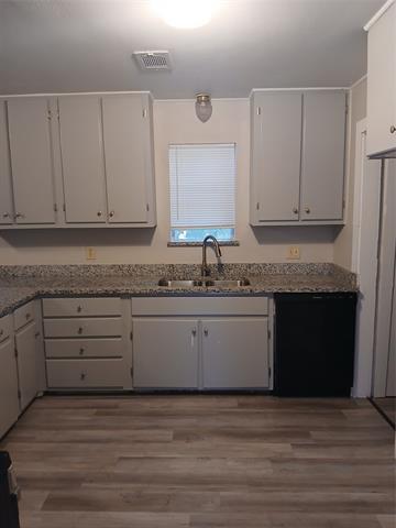 Foto principal - 319 W Clarendon Dr