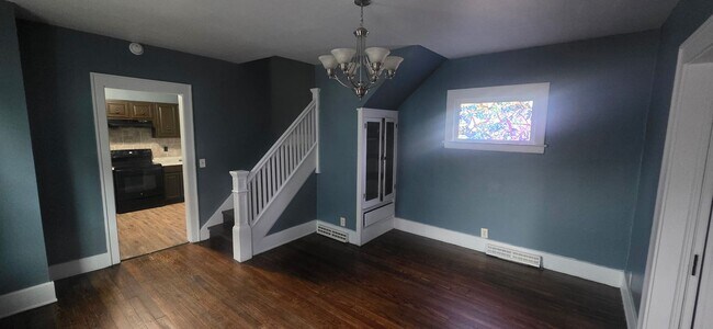 Foto del edificio - Spacious 3-Bedroom Home with Comfort & Charm in Youngstown