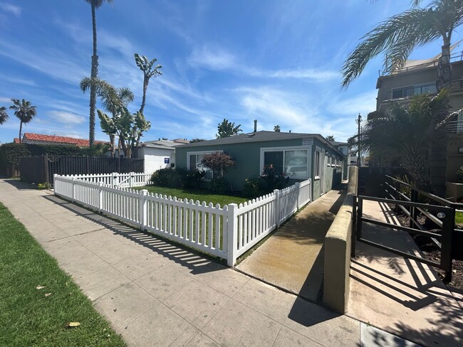 Building Photo - 841-845 Felspar Street