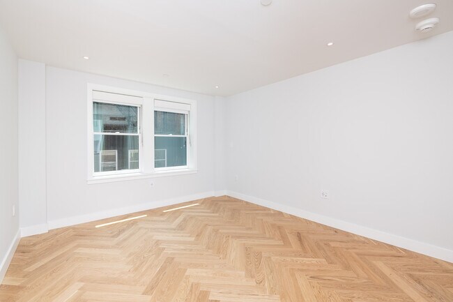 Foto del edificio - 12 Commonwealth Ave