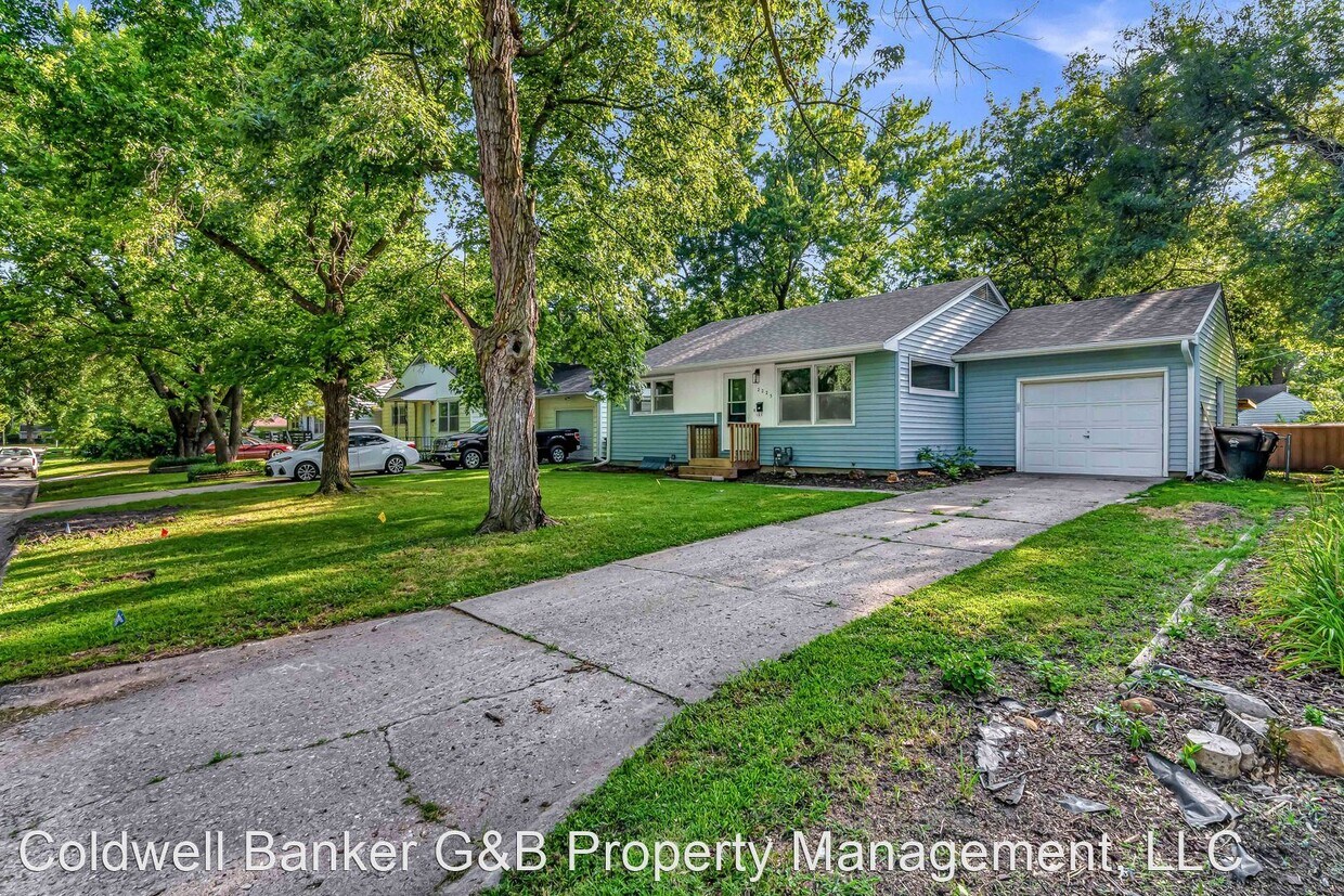 Primary Photo - 4 br, 2 bath House - 2225 SW Jewell Ave