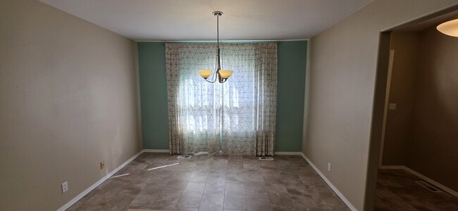 Foto del edificio - 1123 N Watson Way