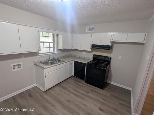 Foto del edificio - 5738 Blue Lake Cove