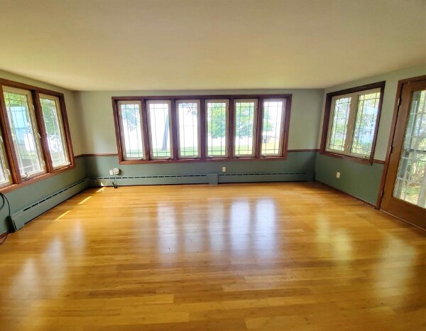 Large Sunroom - 2898 Oakwood Ln