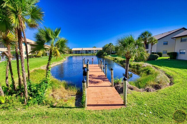 Building Photo - Seasonal Short-Term 2 Bedroom 2 Bathroom Second Floor Condo in Mission Lakes!