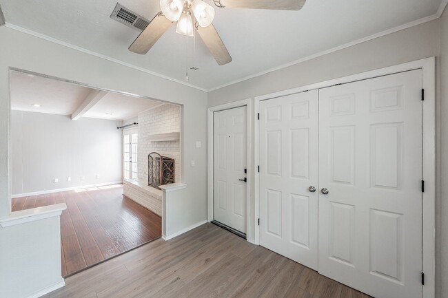 Foto del edificio - 1300 Potomac Dr