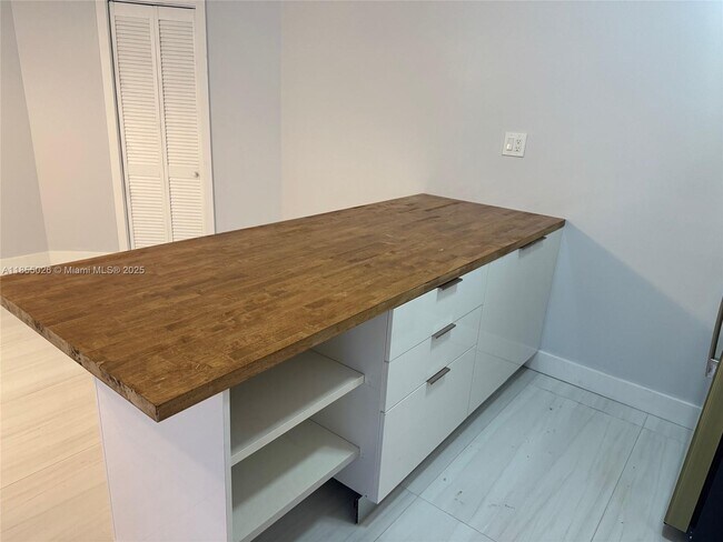 Foto del edificio - 2233 NE 173rd St