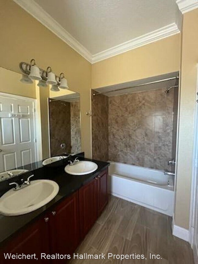 Building Photo - 4 br, 2.5 bath House - 2886 Berkshire Cir