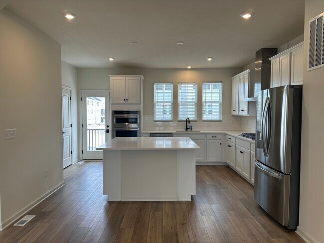 Building Photo - 14576 Pomona Ln