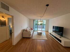 Building Photo - 1155 Brickell Bay Dr