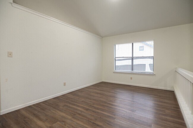 Foto del edificio - 183/Spicewood Area - Nicely Updated Home On Half-Acre Treed Lot