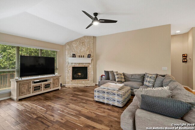 Foto del edificio - 3 Bedroom/2 Bath Lakeside At Canyon Springs Subdivision